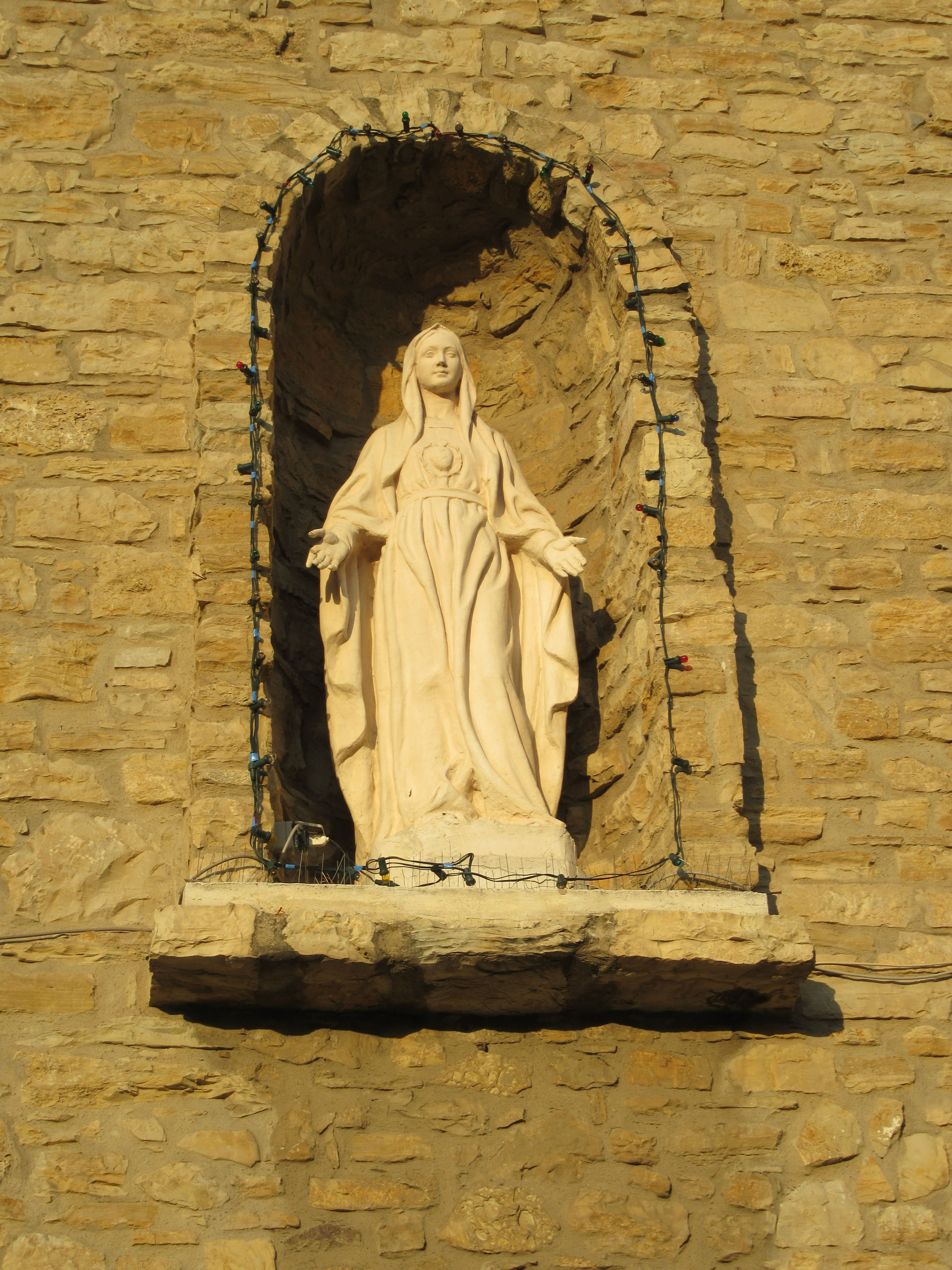 La statua della Madonna
