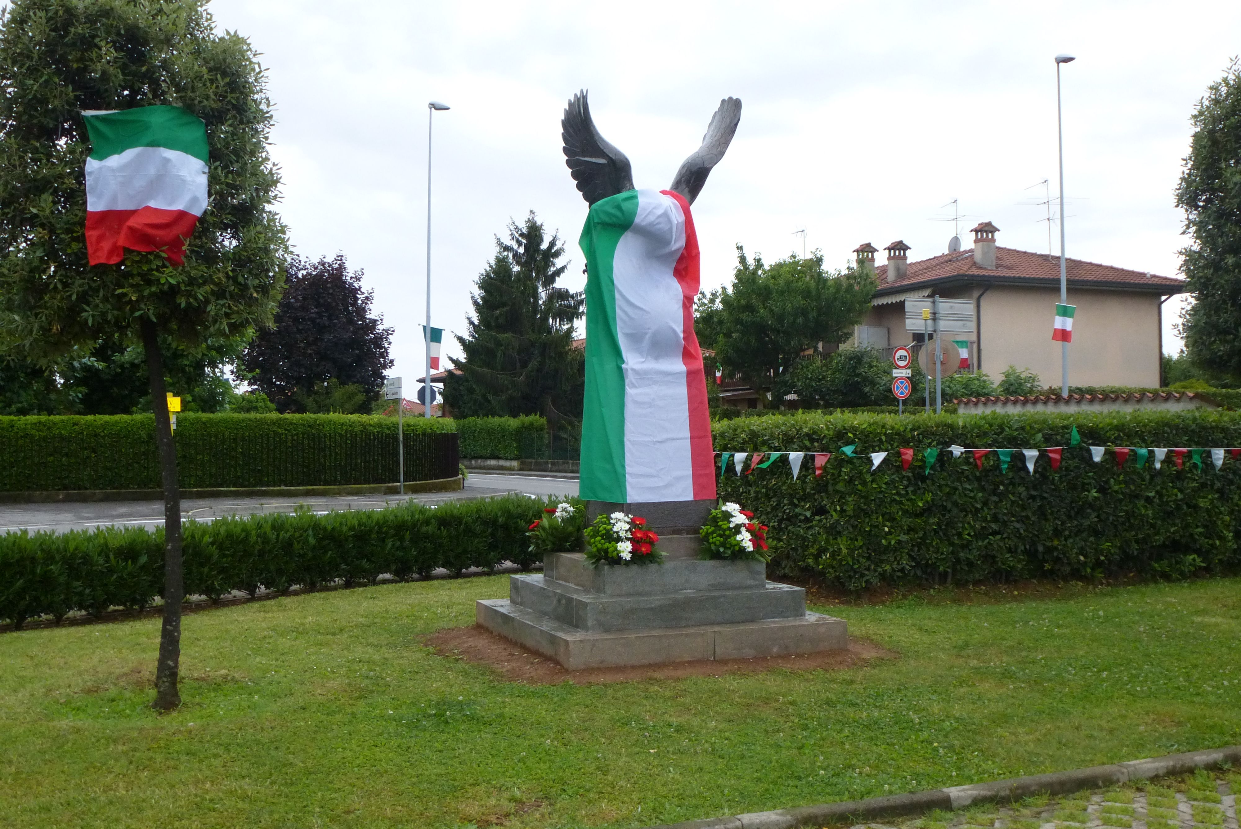 L'inaugurazione del Monumento Alpini di Mozzo